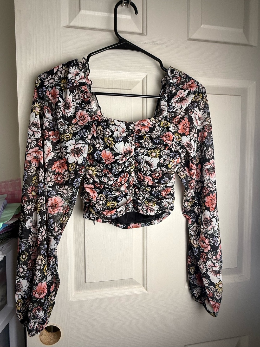 Medium Forever 21 Black Floral Ruched Long-Sleeve Crop Top - Picture 4 of 4